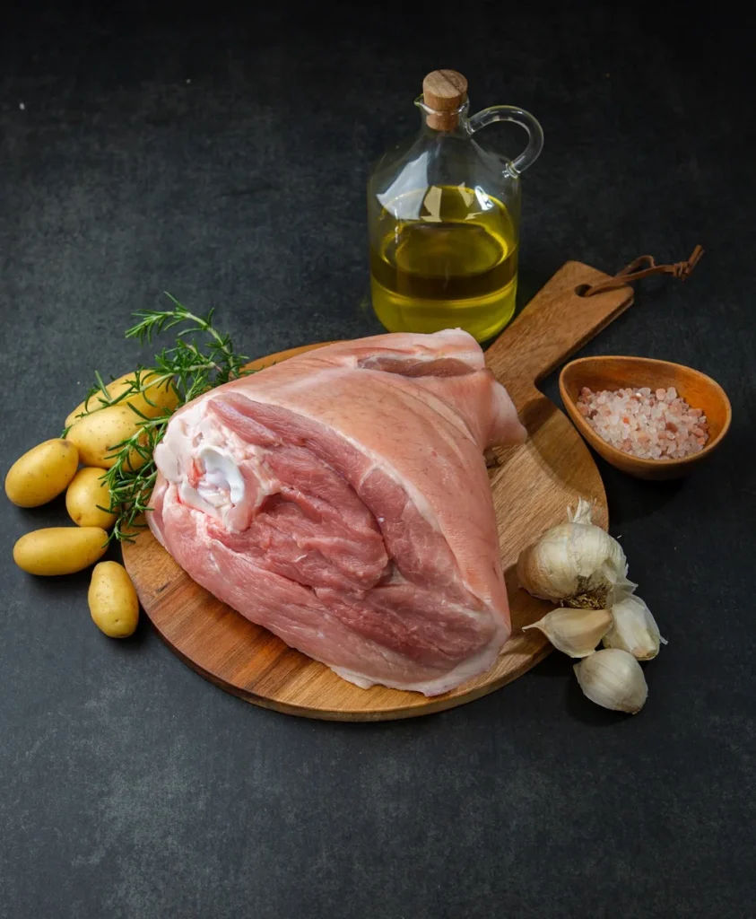 Μπούτι Χοιρινό με δέρμα με οστό